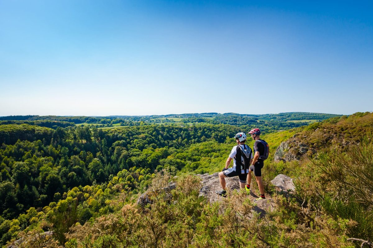 La Roche d'Oëtre, site naturel immanquable en Suisse Normande. / ©Anibas Photography