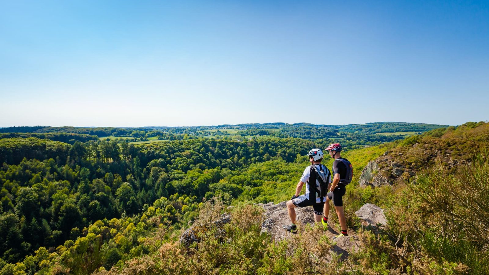 Précipice du site naturel de la Roche d'Oëtre en Suisse Normande