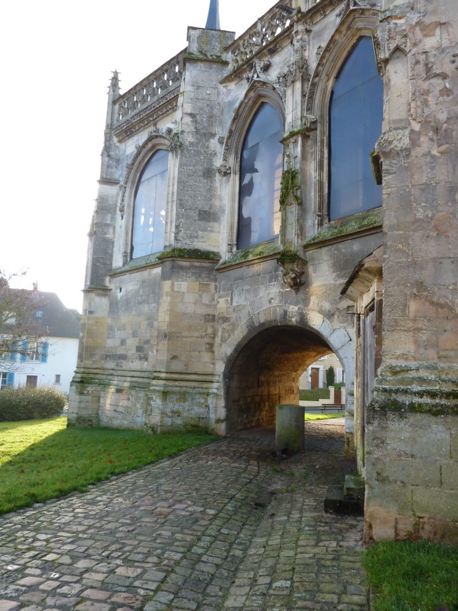Passage sous l'arche église Sainte Trinité Falaise