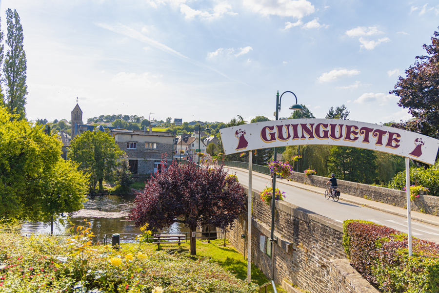 La Guinguette, emblème du charmant village de Pont-d'Ouilly en Suisse Normande