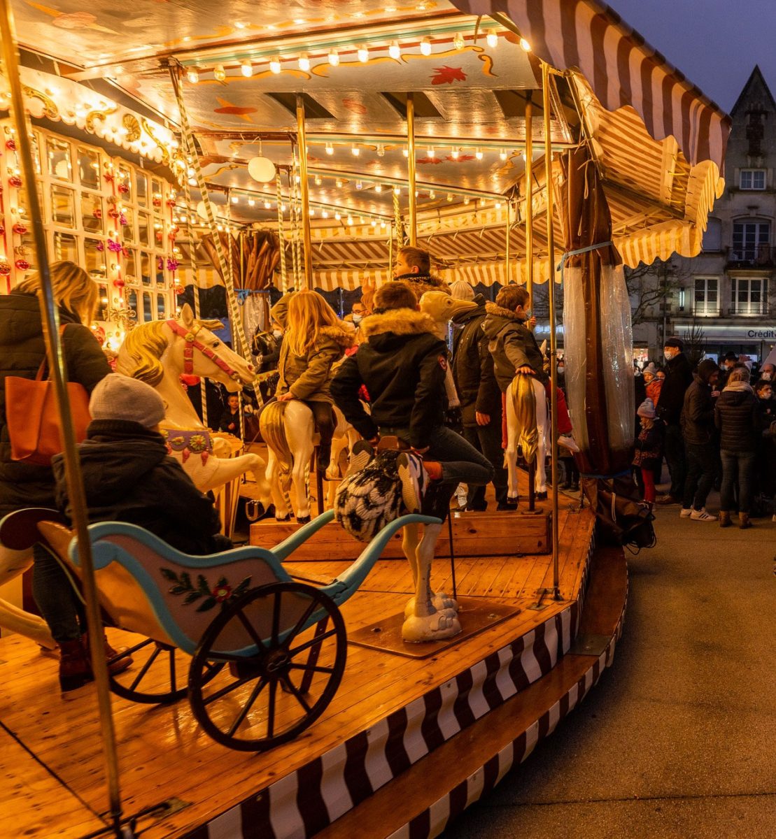 Féériques : Carrousel au Marché de Noël en destination Falaise - Suisse Normande