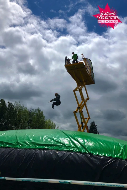 Saut en chute libre à 10 m de hauteur