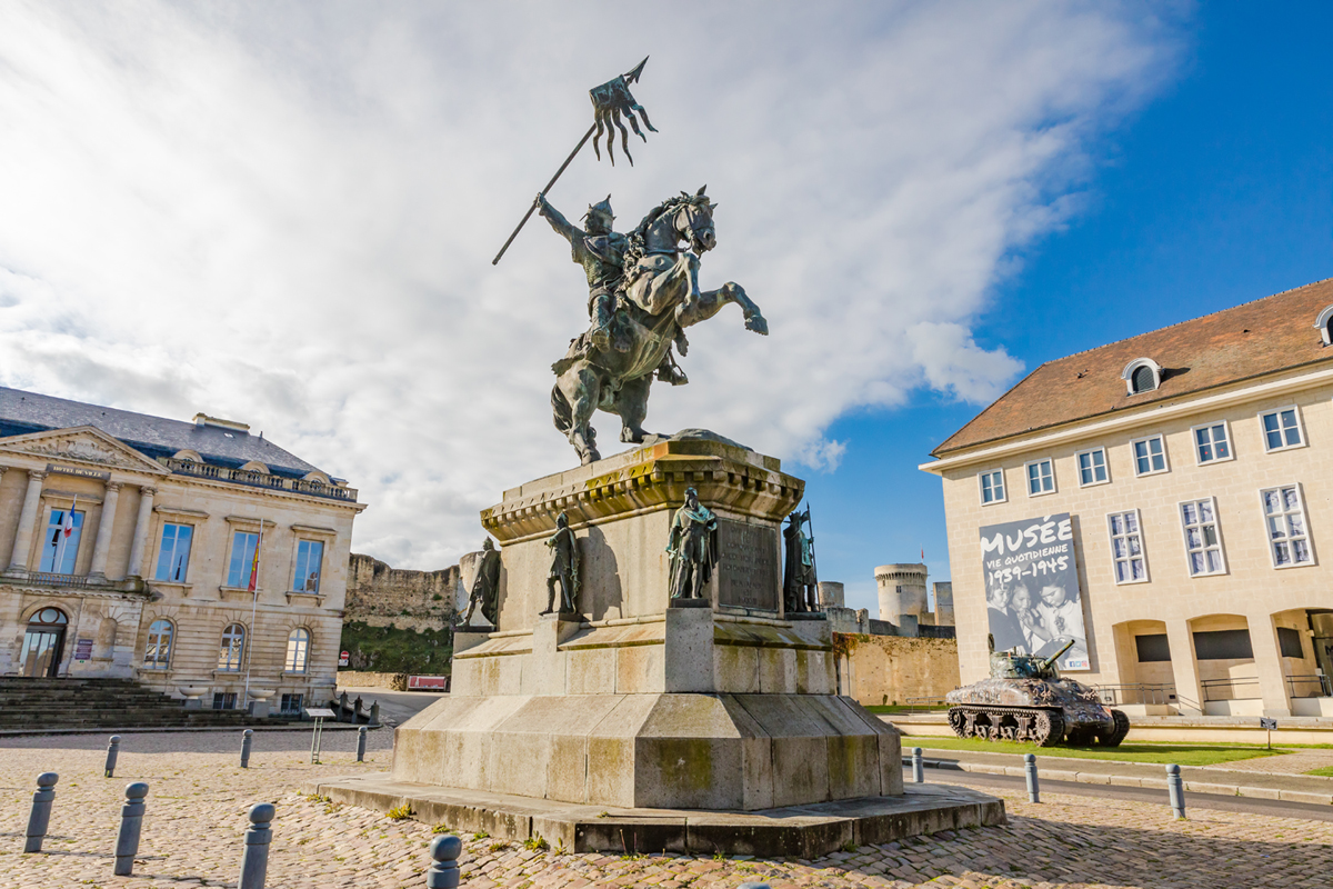 Statue de Guillaume le Conquérant à Falaise, cité médiévale de Normandie