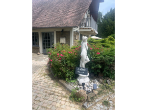 La Chaumière